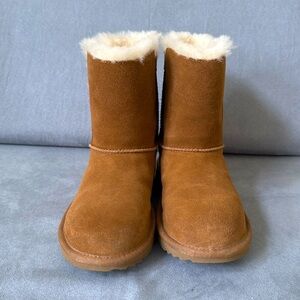 Excellent condition kids Ugg boot size 4